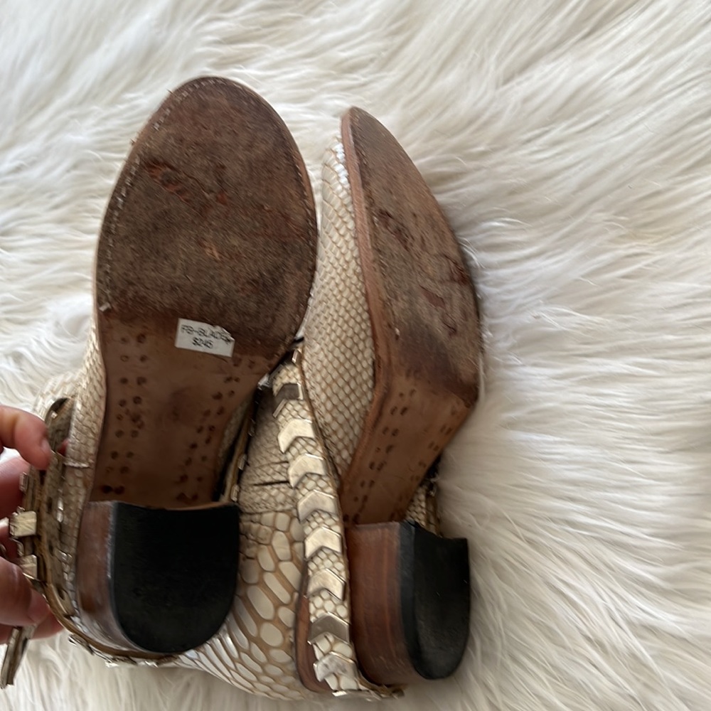 Freebird blade white croco booties with buckle accents size 8 runs big - Picture 8 of 8